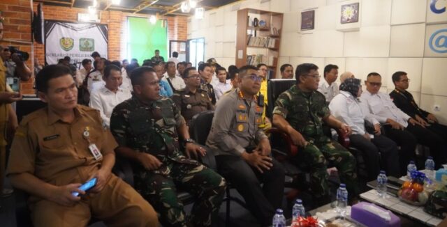 Danrem 064/MY Bersama Forkopimda dan Perwakilan Parpol Hadiri Vicon Deklarasi Pemilu Damai 2024 yang Dipimpin KSAD