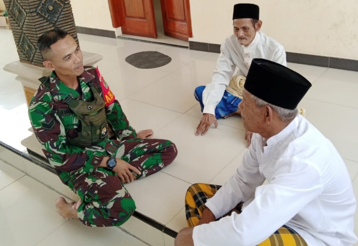 Melalui Komsos Wujud Kedekatan Babinsa Kodim 0602/Serang Dengan Masyarakat Melalui Komsos Wujud Kedekatan Babinsa Kodim 0602/Serang Dengan Masyarakat