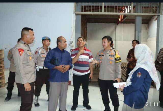 Cek Gudang Logistik KPU, Wakapolres Cilegon : Pastikan Semua Aman dan Lengkap