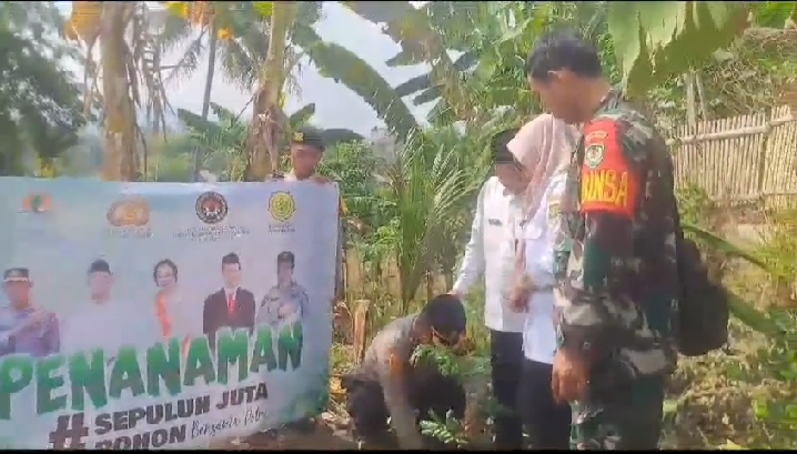 Serka Doni Babinsa Koramil 2301/ Cilegon Ikuti Penanaman 10 Juta Pohon di Bagendung