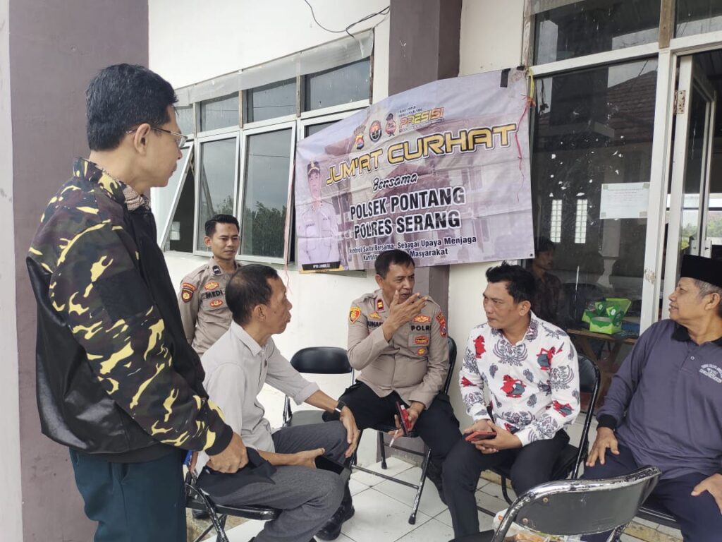 Jumat Curhat, Kapolsek Pontang Beserta Anggota Sharing Informasi Bersama Warga Desa Pontang