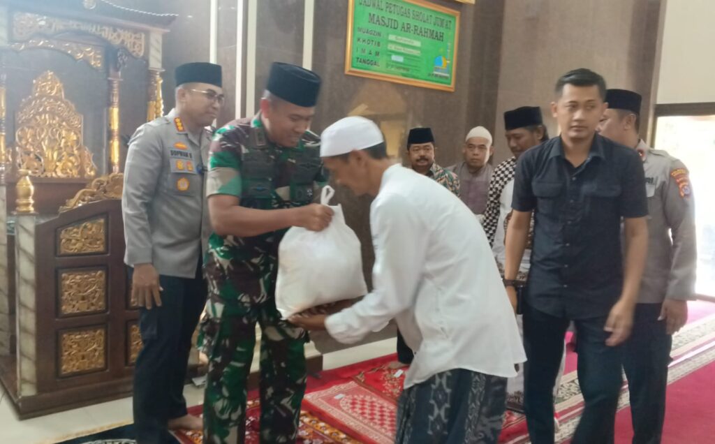 Jum’at Keliling, Dandim 0602/Serang Bersama Kapolresta Serang Berikan Pesan Kamtibmas