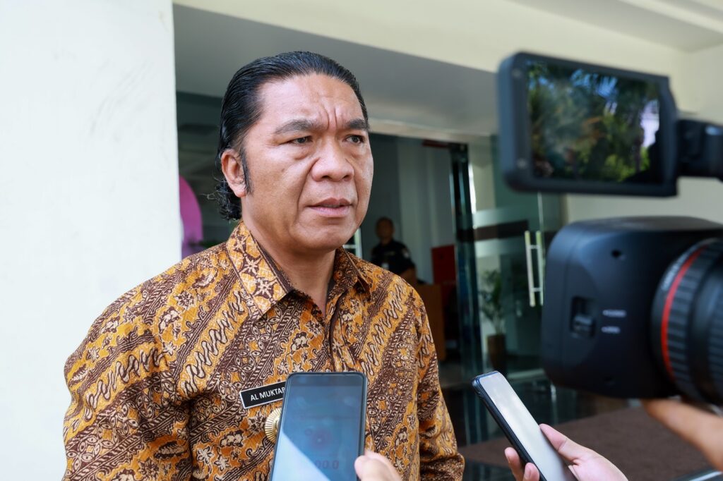 IPM Provinsi Banten Meningkat, Pj Gubernur Al Muktabar: Peran Kesadaran Masyarakat Sangat Penting IPM Provinsi Banten Meningkat, Pj Gubernur Al Muktabar: Peran Kesadaran Masyarakat Sangat Penting