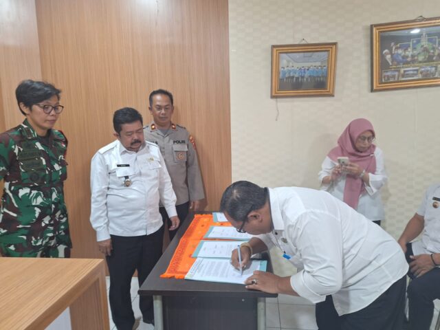 Danramil 0602-05/Cipocok Jaya Dan Kapolsek Dampingi Camat Di Acara Sertijab Lurah