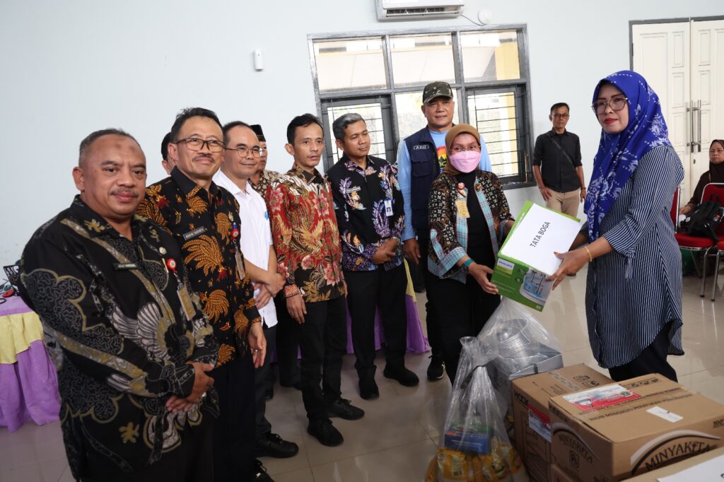 Pemprov Banten Salurkan Bantuan Usaha Ekonomi Produktif ke Masyarakat Kabupaten Tangerang