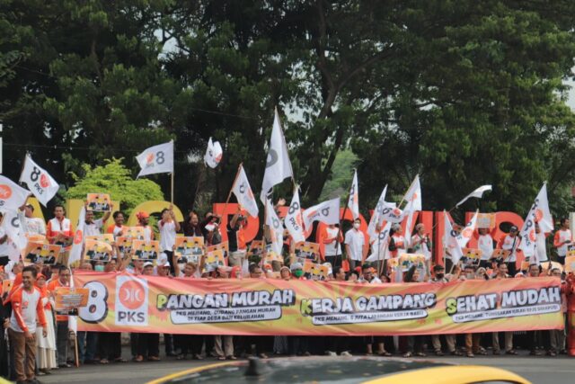 Ratusan Kader PKS Kota Serang Gelar Flashmob Sosialisasikan Program Kampanye