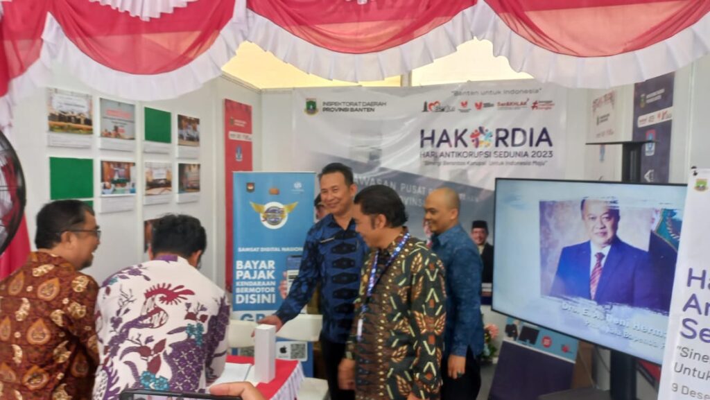 Puncak Peringatan HAKORDIA 2023, Pj Gubernur Banten Tinjau Stand Pelayanan Publik