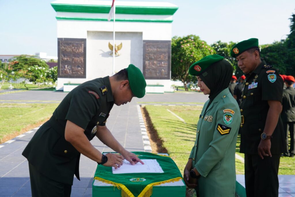 Peringati Hari Juang TNI AD, Korem 064/MY Gelar Ziarah Rombongan Di TMP Ciceri