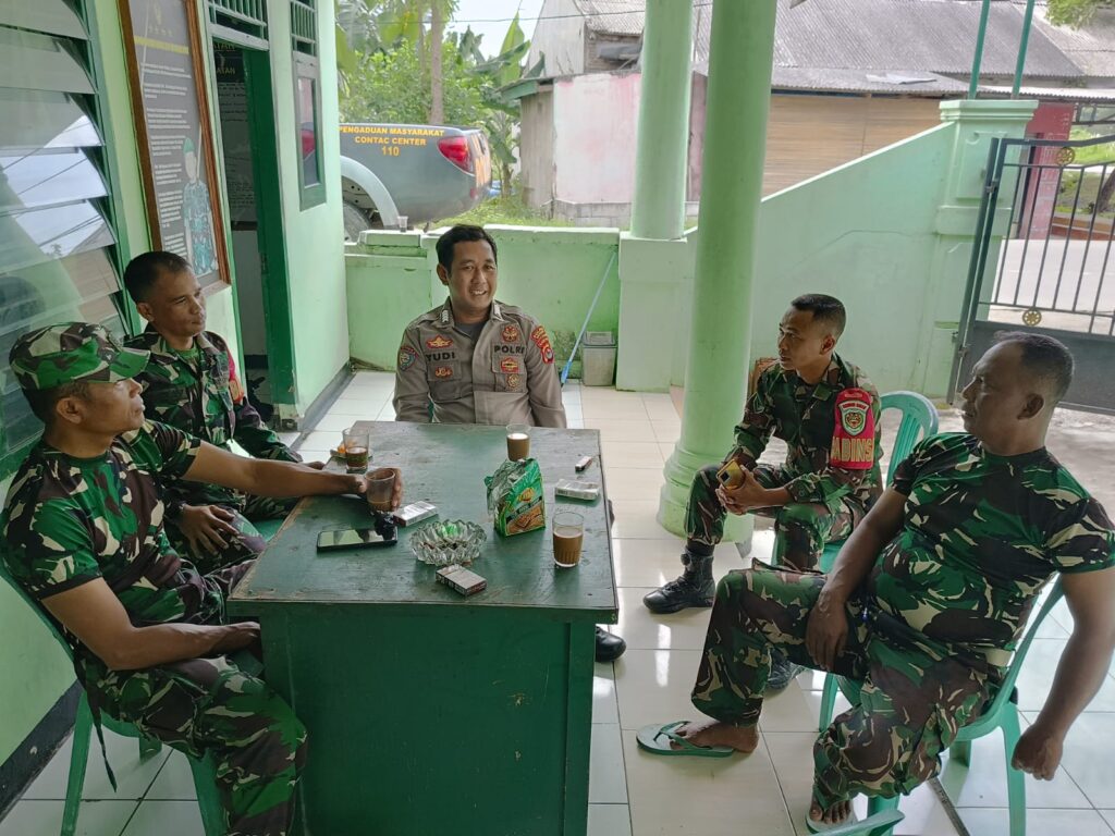 Guyub TNI-Polri, Anggota Polsek Pamarayan Sambang Makoramil Jalin Kebersamaan