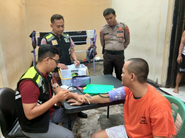 Sattahti Polres Serang Berikan Layanan Kesehatan Kepada Tahanan