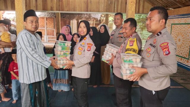 Jum’at Berkah, Polres Serang Bagikan Sembako di Desa Parigi