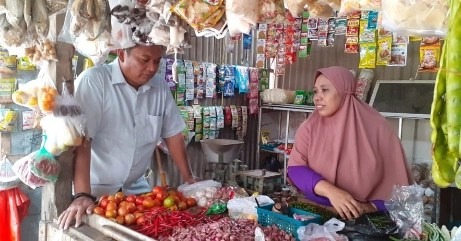 Jelang Nataru, Anggota Polsek Pontang Monitoring Ketersediaan Bahan Pokok dan Pantau Harga