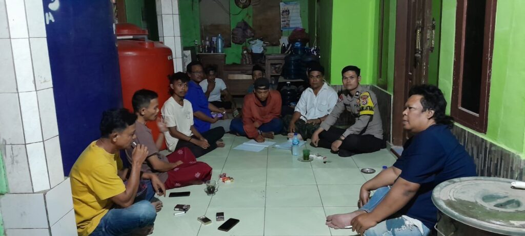 Bhabinkamtibmas Polsek Kragilan Melaksanakan Sambang di Desa Kramatjati, Sampaikan Pesan Kamtibmas dan Pemilu Damai