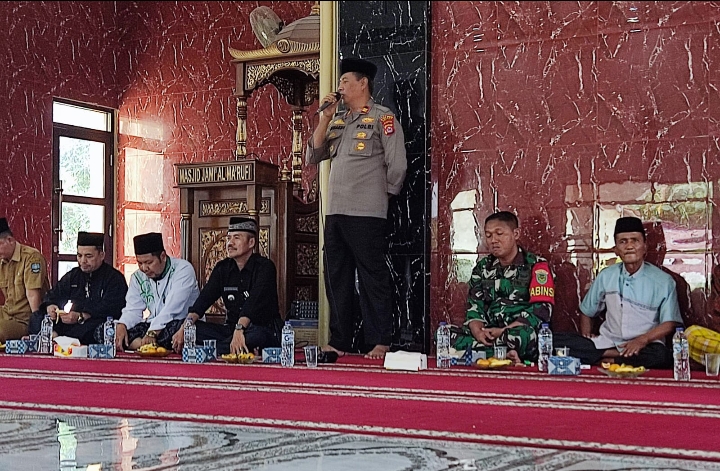 Kapolsek Pontang Gelar Jumat Curhat di Masjid Jami Al-Ma’rufi Pegandikan