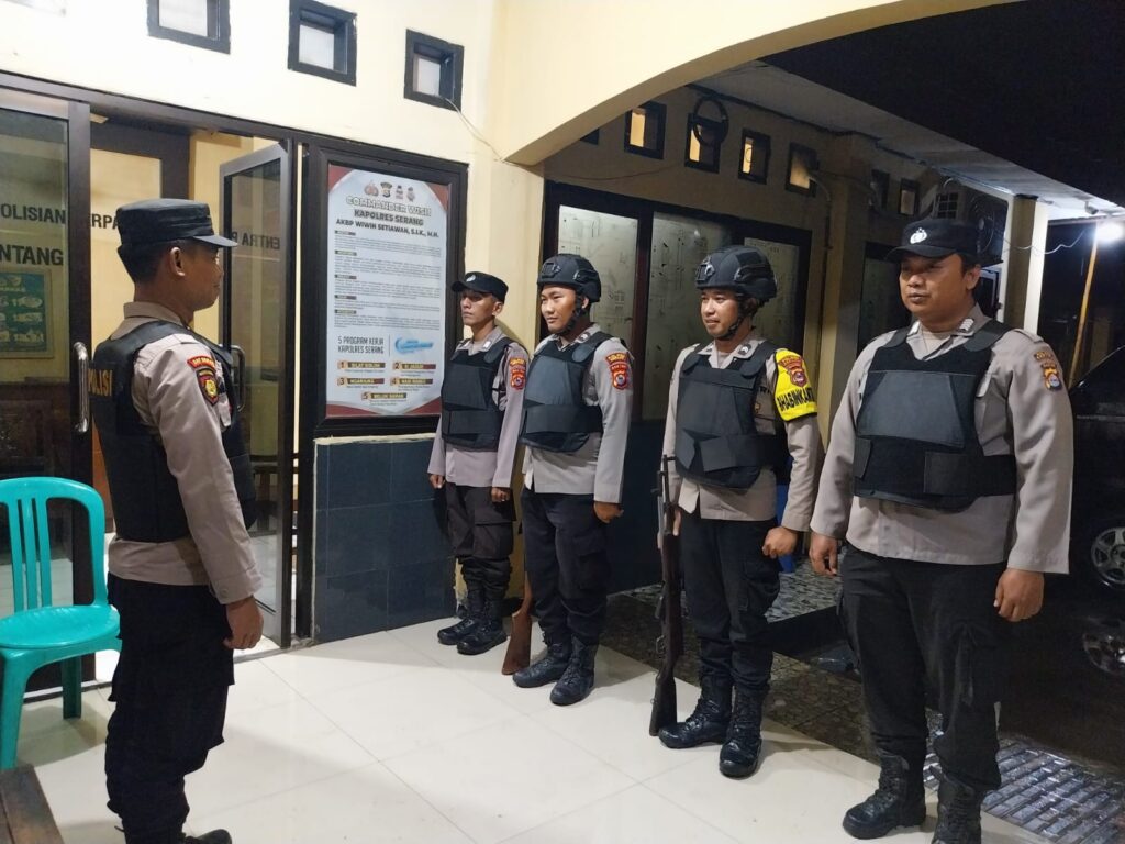 Personil Polsek Pontang Laksanakan Sispam Mako, Guna Ciptakan Keamanan Personil Polsek Pontang Laksanakan Sispam Mako, Guna Ciptakan Keamanan