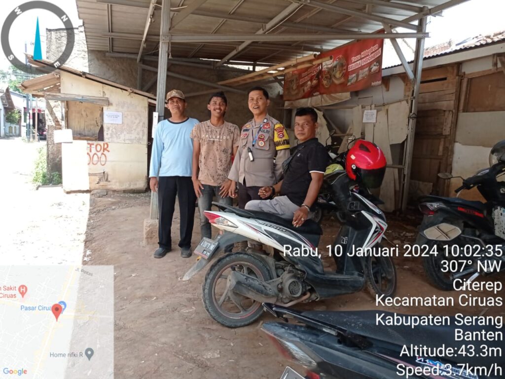 Bhabin Polsek Ciruas Kunjungi UPT Dinas Pasar Ciruas, Himbau Waspada Hoax dan Kejahatan