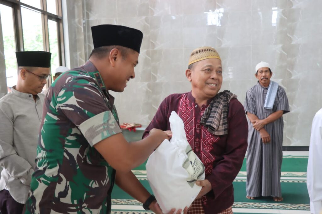 Jum’at Keliling, Dandim 0602/Serang Dan Kapolres Serang Kota Jalin Kedekatan Dengan Warga Jum’at Keliling, Dandim 0602/Serang Dan Kapolres Serang Kota Jalin Kedekatan Dengan Warga
