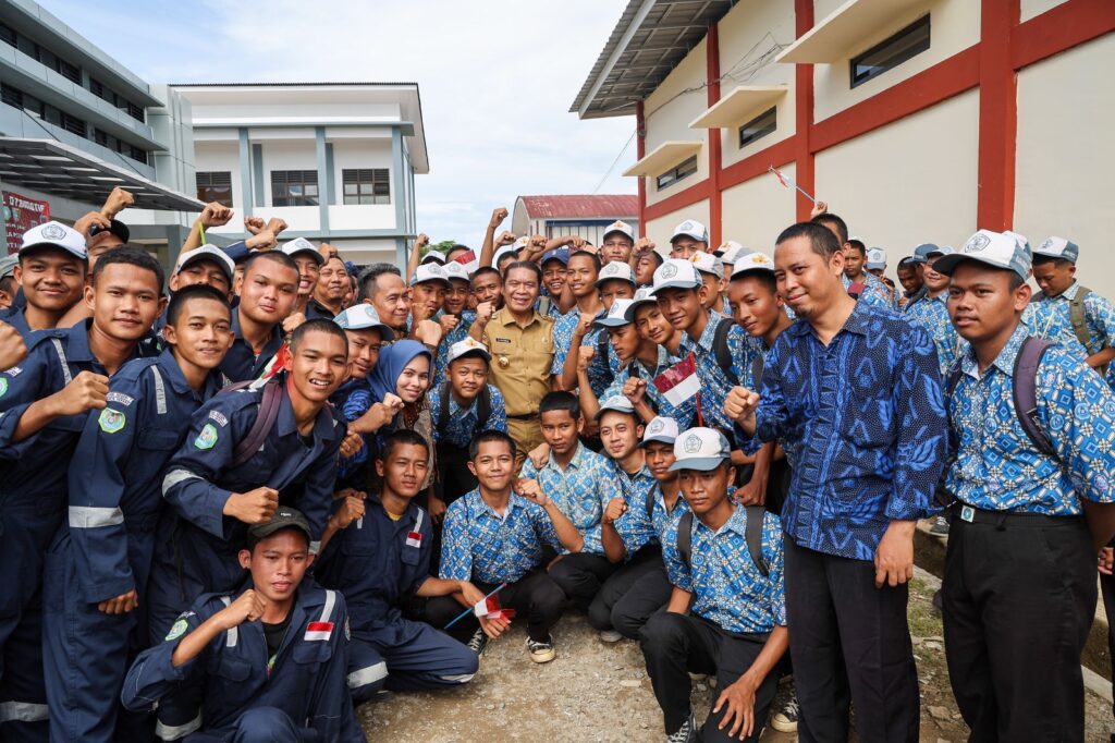 Lanjutkan Ekspedisi Reformasi Tematik Berdampak, Al Muktabar Resmikan Sarpras Pendidikan 3 SMK Negeri di Kota Serang Lanjutkan Ekspedisi Reformasi Tematik Berdampak, Al Muktabar Resmikan Sarpras Pendidikan 3 SMK Negeri di Kota Serang
