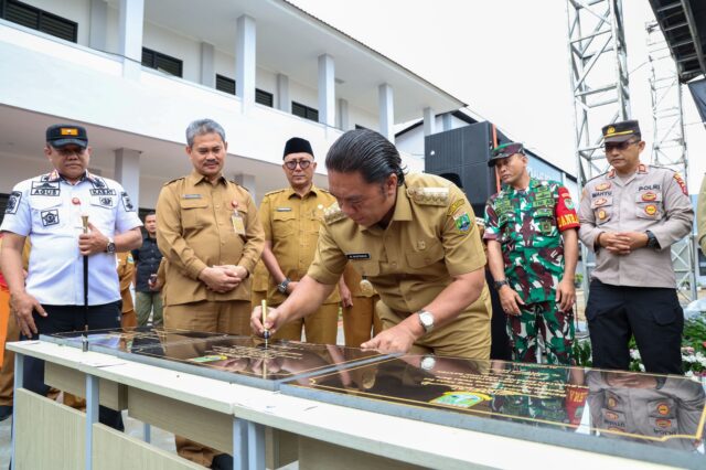 Resmikan Sejumlah RKB dan Sarpras Pendidikan, Al Muktabar: Pemprov Banten Komitmen Tingkatkan Pelayanan Dasar