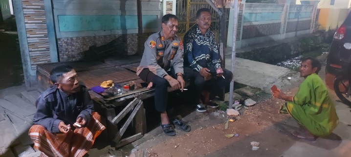 Jaga Kondusifitas, Kapolsek Pontang Gencar Sambangi Warga Jelang Pemilu 2024 Jaga Kondusifitas, Kapolsek Pontang Gencar Sambangi Warga Jelang Pemilu 2024