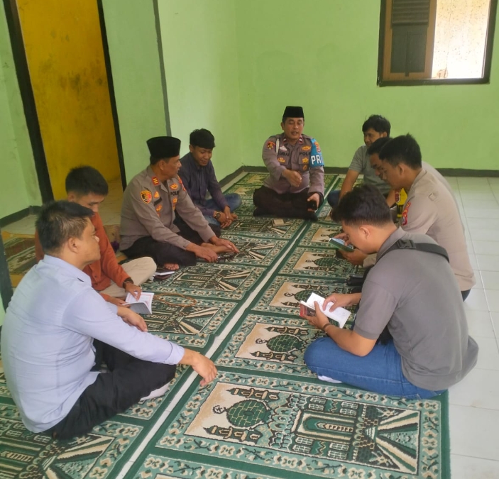 Polsek Pontang Gelar Jum’at Curhat Di Mushola Begog Desa Singarajan Polsek Pontang Gelar Jum’at Curhat Di Mushola Begog Desa Singarajan
