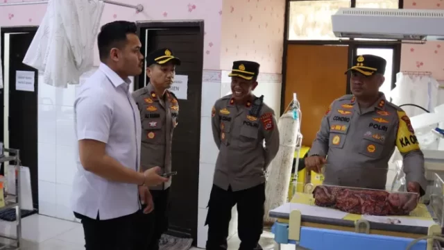 Kapolres Serang Cek Kesehatan Bayi Yang Ditemukan Warga di Desa Cigelam Ciruas