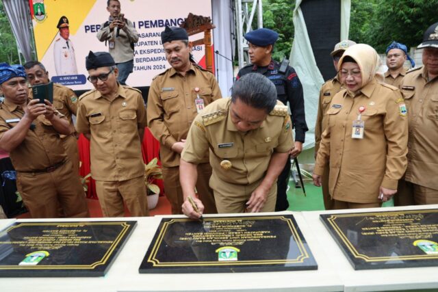 Al Muktabar Resmikan 21 Sarpras Pendidikan di Kabupaten Lebak