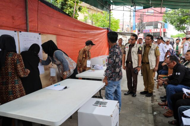 Al Muktabar Saksikan Proses Penghitungan Suara di TPS 003 Kelurahan Cibeber Kota Cilegon