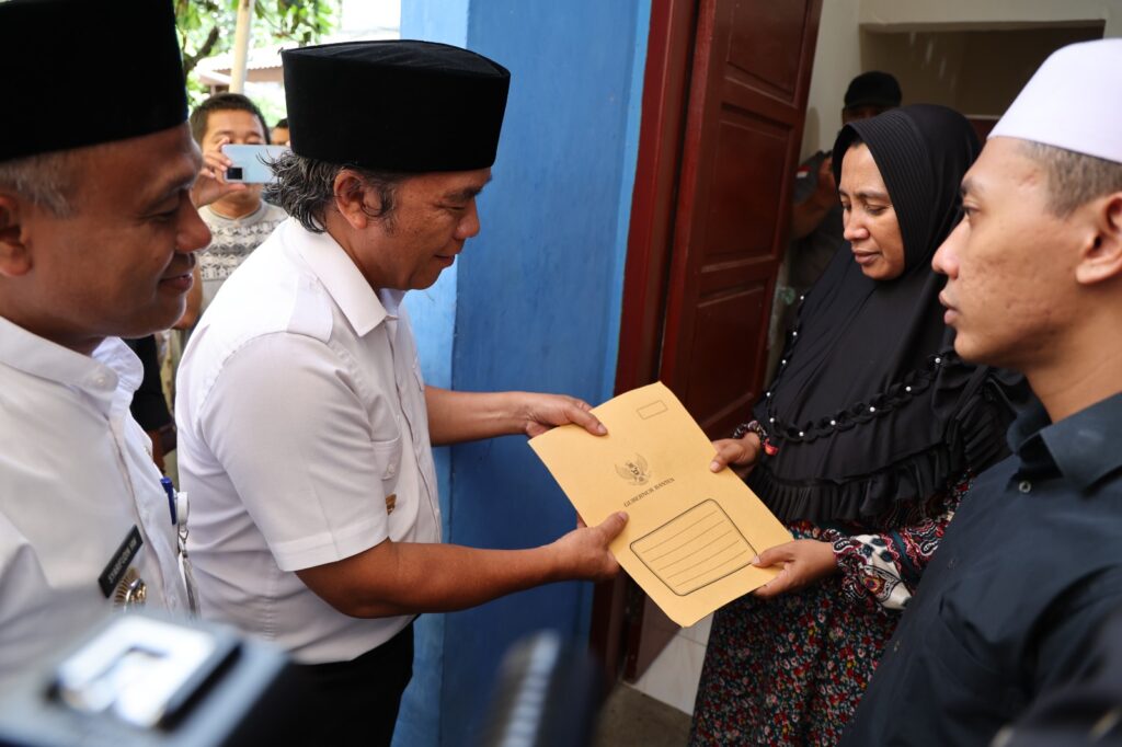 Al Muktabar Antar Santunan ke Keluarga Penyelenggara Pemilu yang Gugur di Kota Tangerang