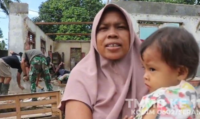 Satgas TMMD Ke 119 Kodim Serang Bedah Rumahnya, Rukiah Terharu Dan Bahagia Satgas TMMD Ke 119 Kodim Serang Bedah Rumahnya, Rukiah Terharu Dan Bahagia