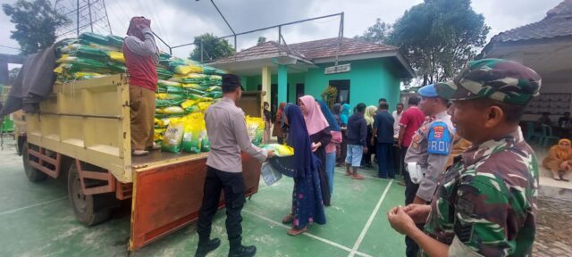 Operasi Pasar, Satgas Pangan Polres Serang Turunkan 10 Ton Beras di Kecamatan Bandung Kabupaten Serang