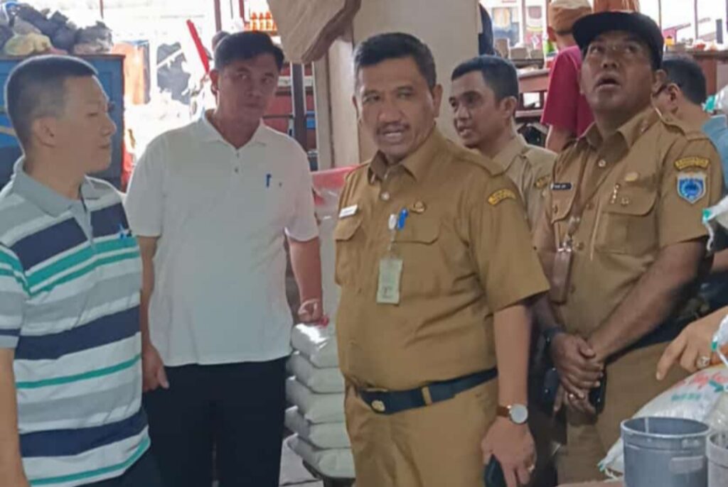 Sekda Pandeglang Sidak ke Pasar Respon Soal Harga Beras Mahal di Pandeglang Sekda Pandeglang Sidak ke Pasar Respon Soal Harga Beras Mahal di Pandeglang