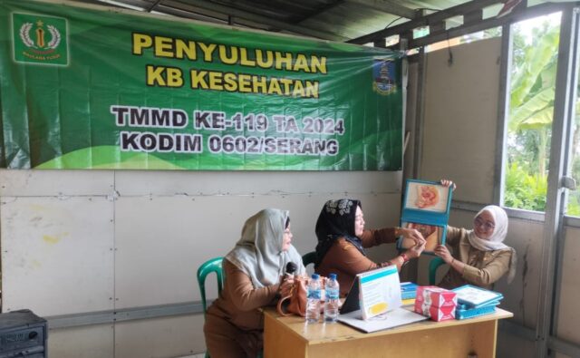 Pemkab Serang Bersama Satgas TMMD Ke-119 Kodim 0602/Serang Berikan Penyuluhan KB