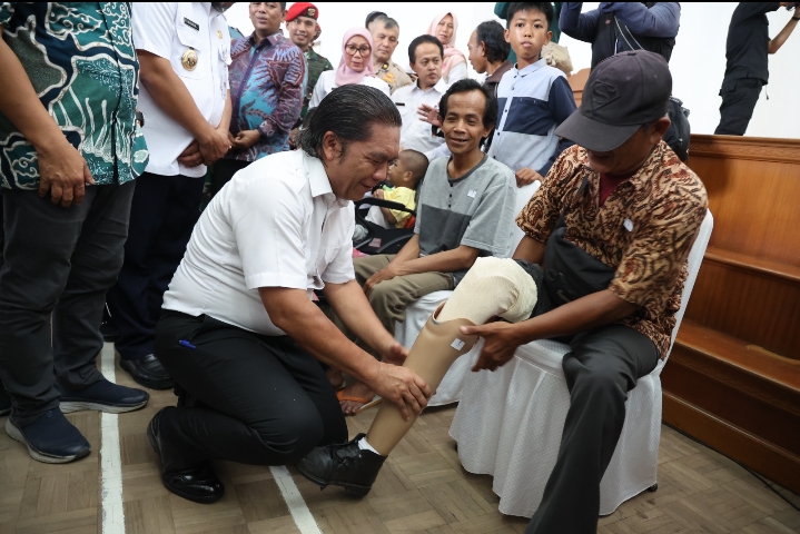 Al Muktabar Salurkan Bantuan Sosial Penyandang Disabilitas di Kota Tangerang