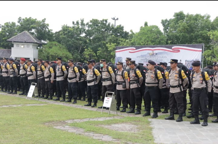 Polresta Tangerang Gelar Apel Pergeseran Pasukan PAM TPS Pemilu 2024 Polresta Tangerang Gelar Apel Pergeseran Pasukan PAM TPS Pemilu 2024