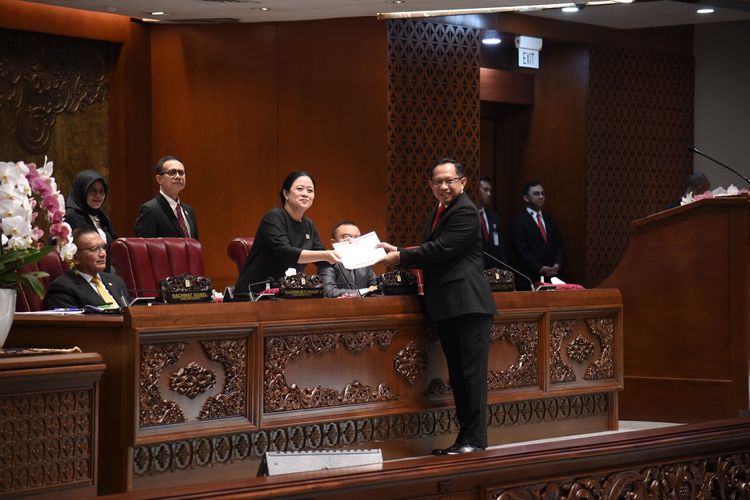 UU Desa Disahkan, Masa Jabatan Kades Jadi 8 Tahun UU Desa Disahkan, Masa Jabatan Kades Jadi 8 Tahun