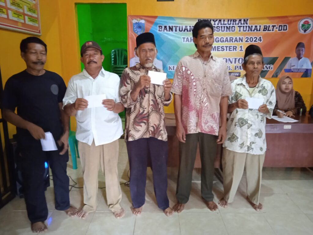 Honor di Salurkan BLT Dana Desa di Bagikan, Pjs Kades Montor: Semoga Bermanfaat Untuk Warga Masyarakat