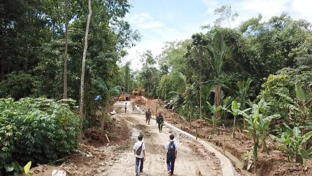 Warga Mulai Manfaatkan Akses Jalan yang Dibuka Satgas TMMD Ke 119 Kodim 0602/Serang