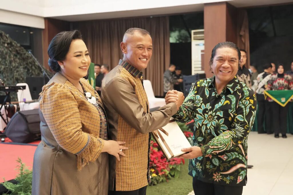 Pj Gubernur Banten Hadiri Lepas Sambut Pangdam III/Siliwangi Pj Gubernur Banten Hadiri Lepas Sambut Pangdam III/Siliwangi