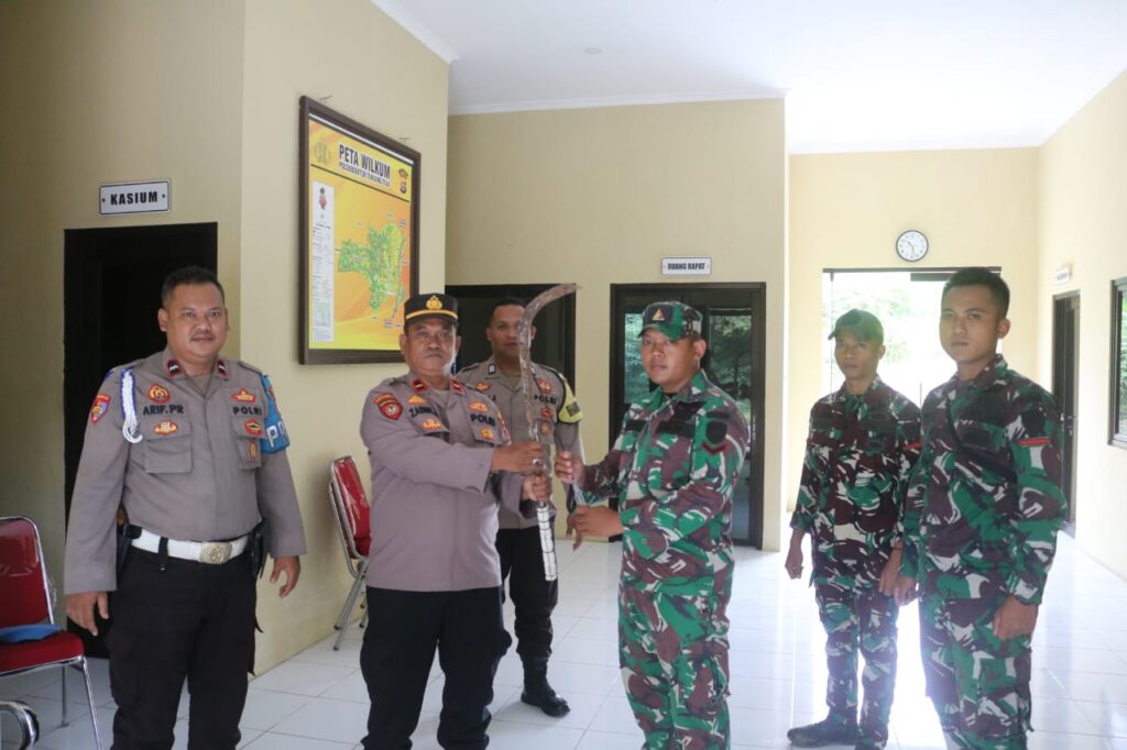 Satgas TMMD 119 Kodim 0602/Serang Berhasil Gagalkan Aksi Tawuran di Tunjung Teja Satgas TMMD 119 Kodim 0602/Serang Berhasil Gagalkan Aksi Tawuran di Tunjung Teja