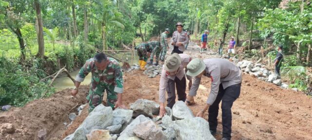 Meski Cuaca Hujan, Pembuatan TPT TMMD Ke 119 Kodim 0602/Serang Sudah Hampir Rampung
