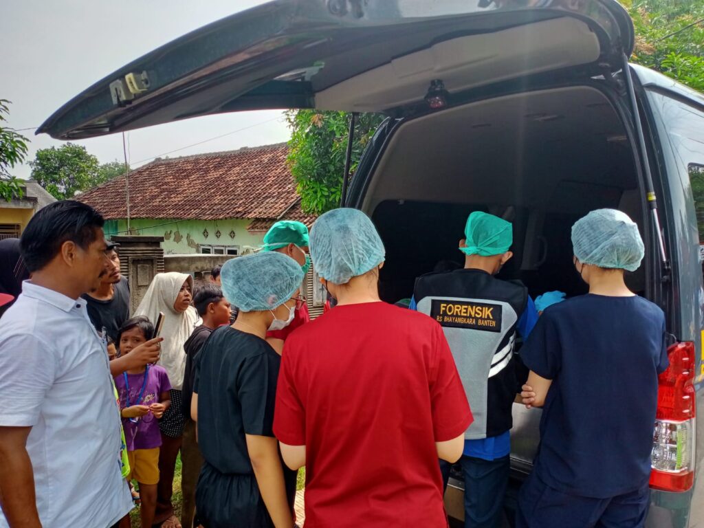 Tim Inafis Satreskrim Polres Serang dan Polsek Kragilan olah TKP dan Evakuasi Penemuan Jasad Bayi