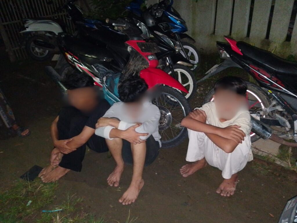 Polsek Carenang Amankan Pemuda yang Hendak Perang Sarung Polsek Carenang Amankan Pemuda yang Hendak Perang Sarung