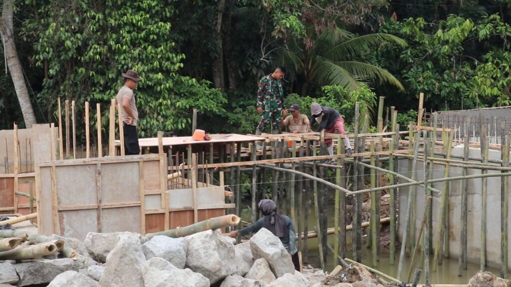 Hari ke 24, Satgas TMMD ke 119 Kodim 0602/Serang Kebut Pekerjaan Pembangunan Jembatan Hari ke 24, Satgas TMMD ke 119 Kodim 0602/Serang Kebut Pekerjaan Pembangunan Jembatan
