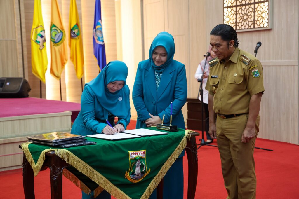 Ketua Pembina Posyandu Provinsi Banten Tine Al Muktabar Kukuhkan Ketua Pembina Posyandu Kabupaten/Kota