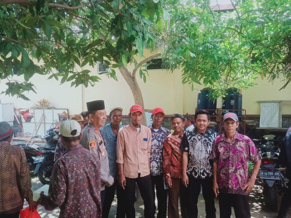 Kapolsek Pontang Jum’at Curhat Bersama Warga Desa Lebakwangi