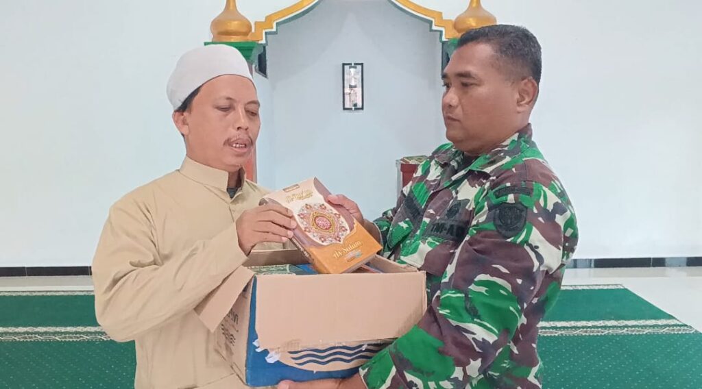 Satgas TMMD Ke-119 Kodim 0602/Serang Menyerahkan Bantuan Kitab Suci Al-Qur’an Satgas TMMD Ke-119 Kodim 0602/Serang Menyerahkan Bantuan Kitab Suci Al-Qur’an