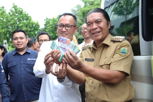 Kick off Semarak Rupiah Ramadhan, Pj Gubernur Al Muktabar Imbau Masyarakat Menukarkan Uang di Lembaga Resmi