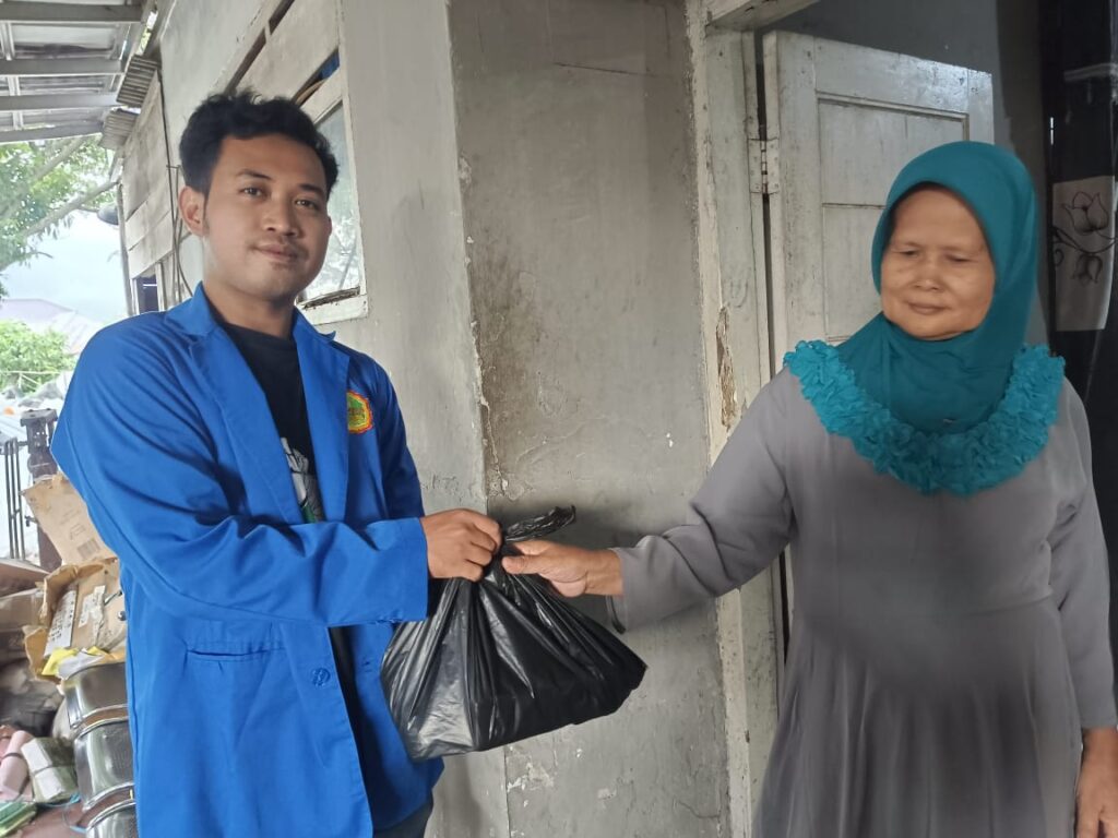 Baksos Ramadhan, BEM STISIP Trimasda Bagikan Sembako Baksos Ramadhan, BEM STISIP Trimasda Bagikan Sembako