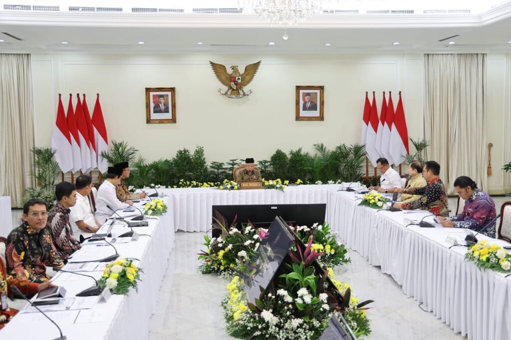 Ikuti Ratas Penanganan Stunting, Pj Gubernur Al Muktabar: Pemprov Banten Terus Menekan Angka Stunting Ikuti Ratas Penanganan Stunting, Pj Gubernur Al Muktabar: Pemprov Banten Terus Menekan Angka Stunting